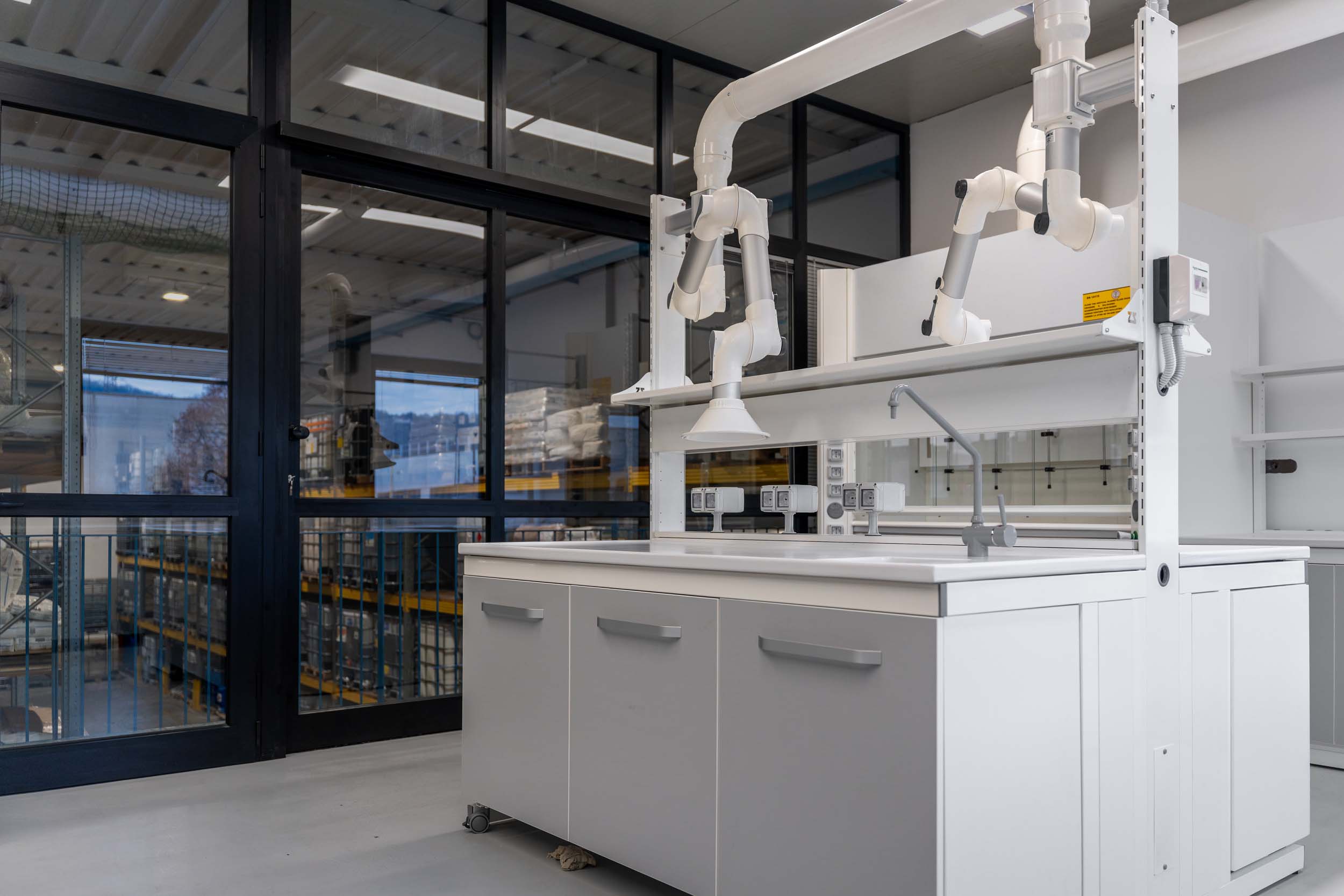 Banchi tecnici per laboratorio con aspirazione