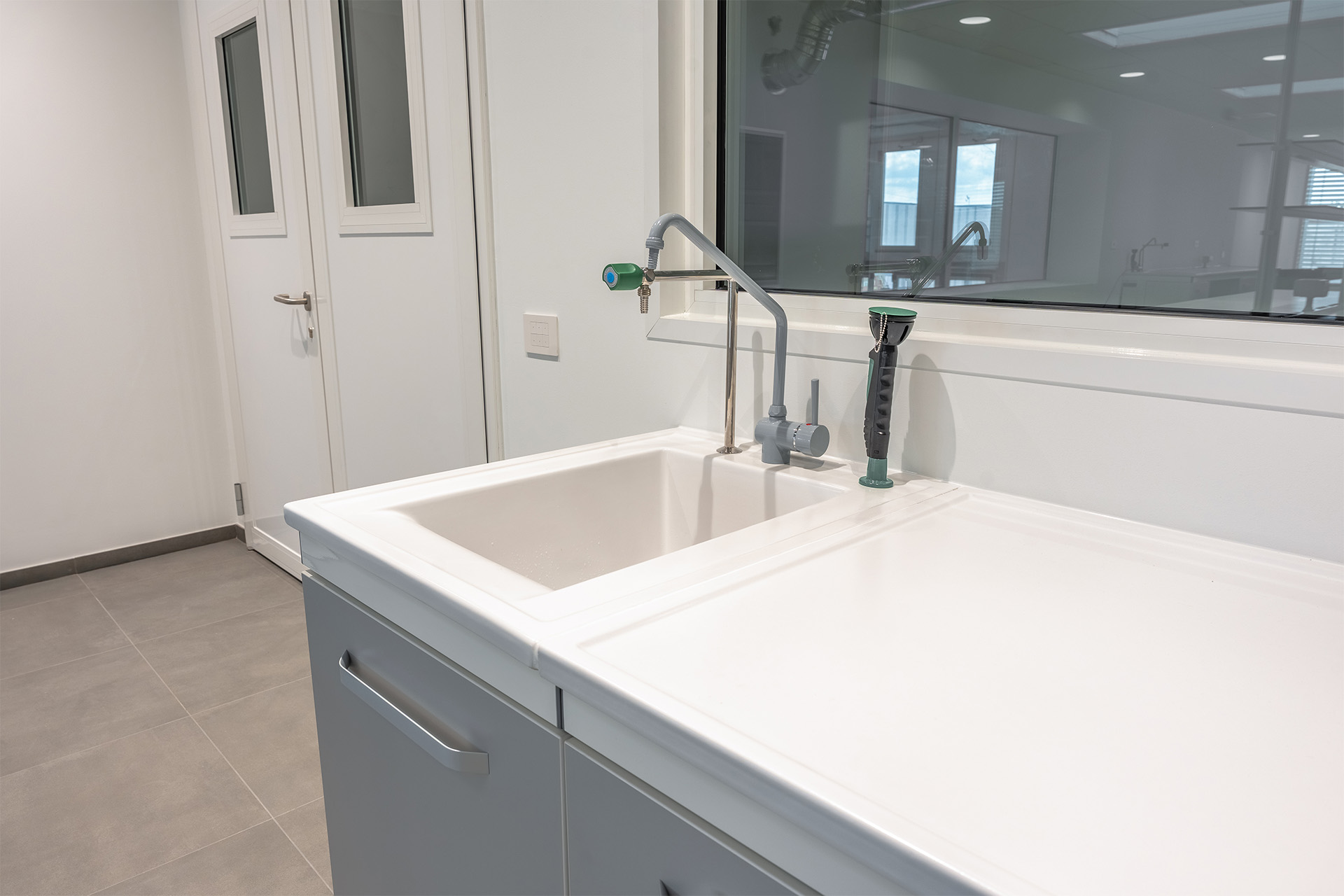 Lavello chimico per laboratorio